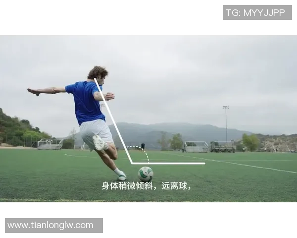 球星足球腿的力量与技巧解析 展现球场上不可忽视的隐形优势 球星足球腿的力量与技巧解析 展现球场上不可忽视的隐形优势